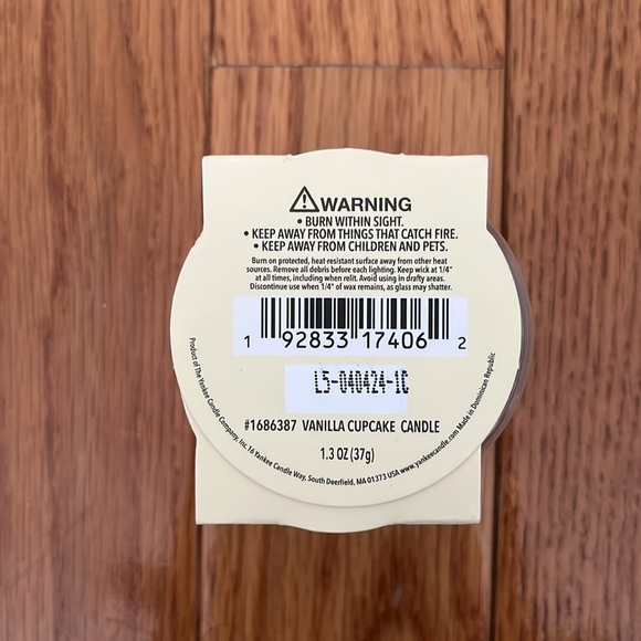 NWT Yankee Candle Vanilla Cupcake Mini Scented Candle - Picture 8 of 9